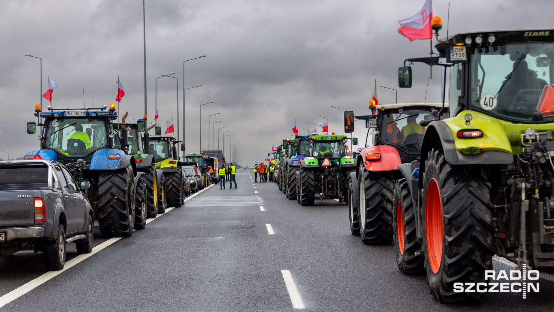 Rolnicy z powiatu poddębickiego ponownie zablokują dziś wjazd i zjazd z autostrady A2 na węźle w Wartkowicach.