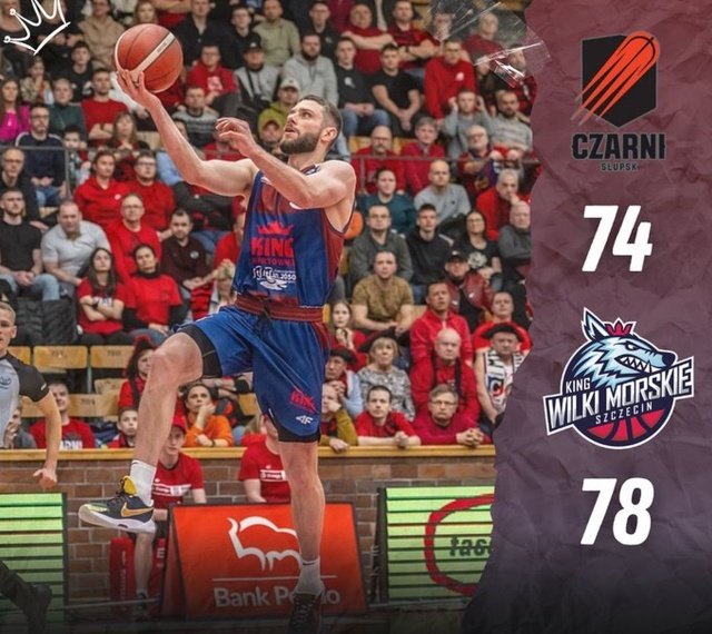 Trwa znakomita seria koszykarzy Kinga w rozgrywkach o mistrzostwo Polski. Szczecinianie pokonali w Słupsku Czarnych 78:74 w 25. kolejce Orlen Basket Ligi.