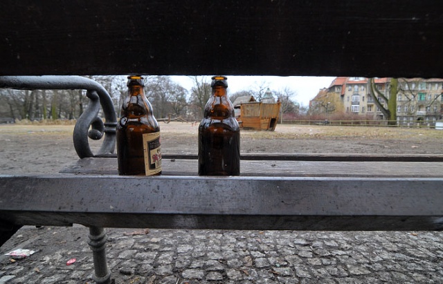 Plac Zabaw w Parku Zeromskiego w Szczecinie - fot. Lukasz Szelemej 01.JPG [15.03.2010] Plac zabaw dla dzieci?