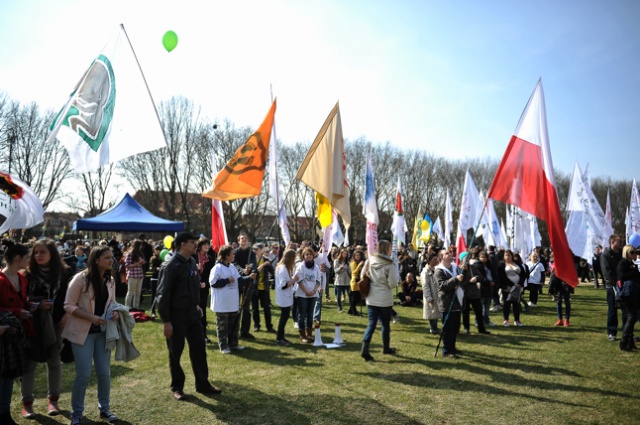 Największy w Polsce Marsz dla Życia w Szczecinie. Fot. Łukasz Szełemej [Radio Szczecin] [14.04.2013] Największy w Polsce Marsz dla Życia w Szczecinie