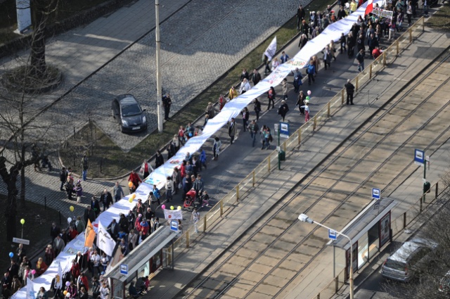 Największy w Polsce Marsz dla Życia w Szczecinie. Fot. Łukasz Szełemej [Radio Szczecin] [14.04.2013] Największy w Polsce Marsz dla Życia w Szczecinie