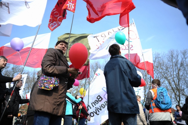 Największy w Polsce Marsz dla Życia w Szczecinie. Fot. Łukasz Szełemej [Radio Szczecin] [14.04.2013] Największy w Polsce Marsz dla Życia w Szczecinie