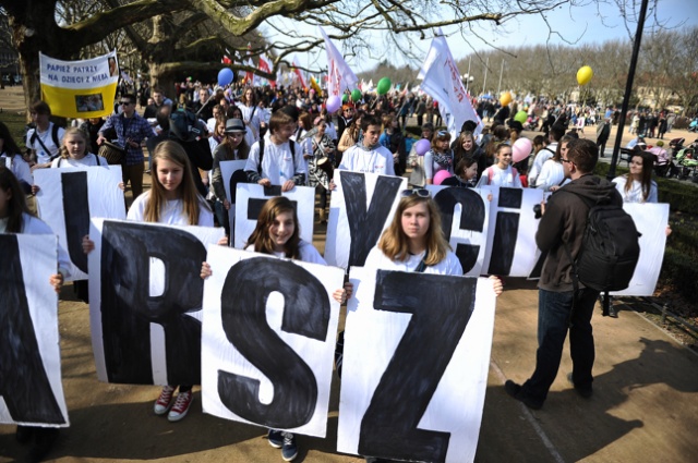 Największy w Polsce Marsz dla Życia w Szczecinie. Fot. Łukasz Szełemej [Radio Szczecin] [14.04.2013] Największy w Polsce Marsz dla Życia w Szczecinie