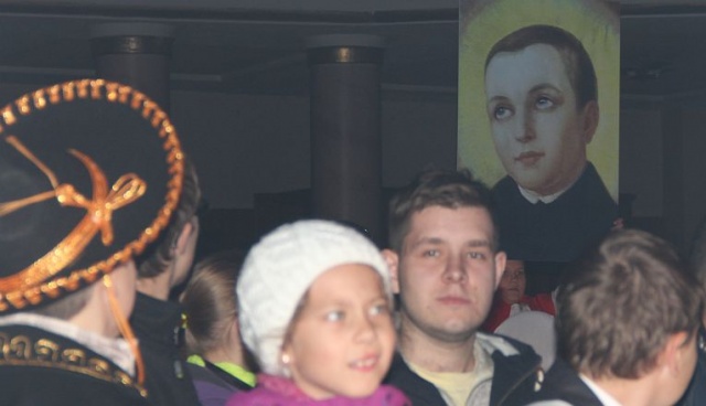 Noc Wszystkich Świętych w Sanktuarium Najświętszego Serca Pana Jezusa w Szczecinie. Fot. Piotr Kołodziejski [Radio Szczecin] [30/31.10.2013] Bal i Noc Wszystkich Świętych