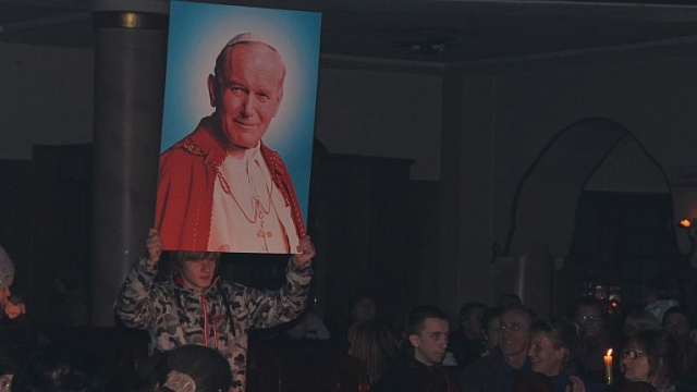 Noc Wszystkich Świętych w Sanktuarium Najświętszego Serca Pana Jezusa w Szczecinie. Fot. Piotr Kołodziejski [Radio Szczecin] [30/31.10.2013] Bal i Noc Wszystkich Świętych