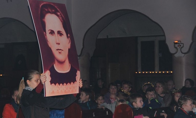 Noc Wszystkich Świętych w Sanktuarium Najświętszego Serca Pana Jezusa w Szczecinie. Fot. Piotr Kołodziejski [Radio Szczecin] [30/31.10.2013] Bal i Noc Wszystkich Świętych