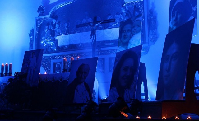 Noc Wszystkich Świętych w Sanktuarium Najświętszego Serca Pana Jezusa w Szczecinie. Fot. Piotr Kołodziejski [Radio Szczecin] [30/31.10.2013] Bal i Noc Wszystkich Świętych