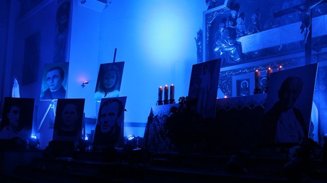 Noc Wszystkich Świętych w Sanktuarium Najświętszego Serca Pana Jezusa w Szczecinie. Fot. Piotr Kołodziejski [Radio Szczecin] [30/31.10.2013] Bal i Noc Wszystkich Świętych
