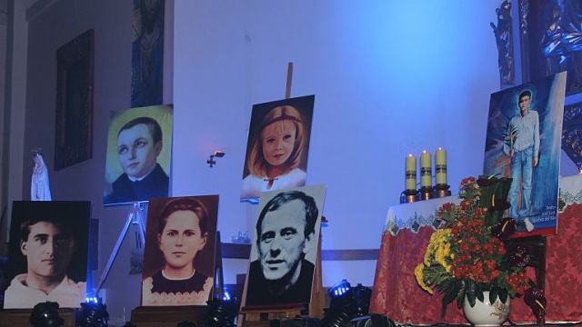 Noc Wszystkich Świętych w Sanktuarium Najświętszego Serca Pana Jezusa w Szczecinie. Fot. Piotr Kołodziejski [Radio Szczecin] [30/31.10.2013] Bal i Noc Wszystkich Świętych