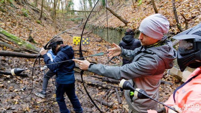 Zamiast treningów jiu-jitsu, strzelają z łuku w lesie. Fot. Robert Stachnik [Radio Szczecin] [09.01.2022] Fotoreporter Radia Szczecin Robert Stachnik