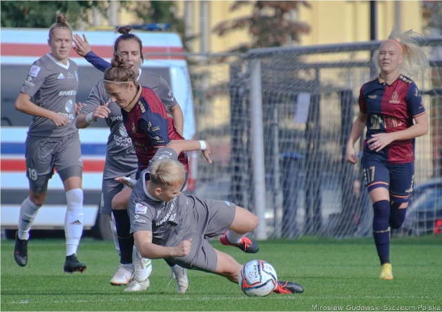 146 Plener Migawki - fot. Mirosław Gudowski (10) [15.10.2022] 146. Plener Migawki - Ekstraklasa kobiet Pogoń Szczecin vs. Sportis KKS Bydgoszcz