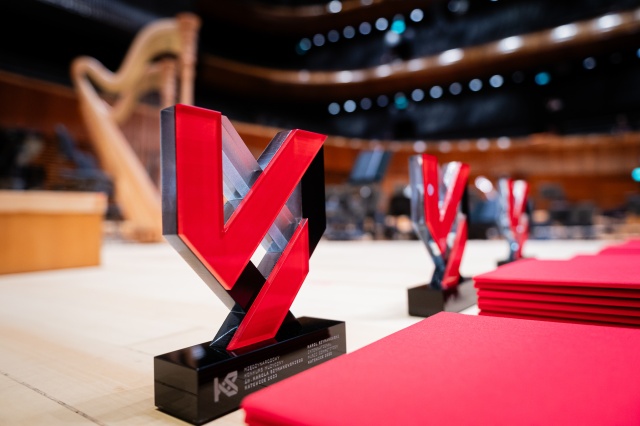 Statuetka Nagrody II Międzynarodowego Konkursu Muzycznego im. Karola Szymanowskiego w Katowicach. Fot. Radosław Kaźmierczak [Materiały prasowe Konkursu] Krzysztof Wierciński | „To ogromna satysfakcja być najlepszym Polakiem na Międzynarodowym Konkursie im. Karola Szymanowskiego...” [ROZMOWA z ARTYSTĄ, ZDJĘCIA]