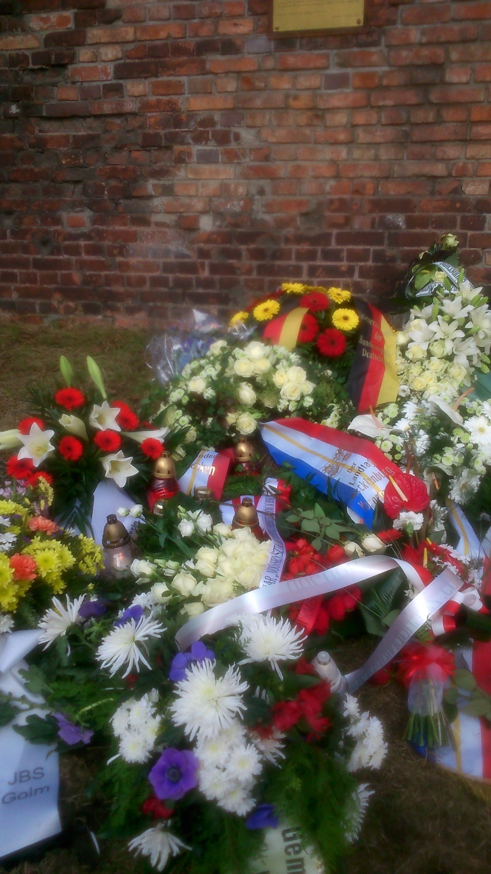 Tak wygląda "pamięć rocznicowa". Jaka będzie ta pamięć codzienna? "Obecność Nieobecnych" - pod tym hasłem w Szczecinie odbył się Dzień Pamięci Ofiar Deportacji. Zdjęcie - A. Rokicka [Radio Szczecin]