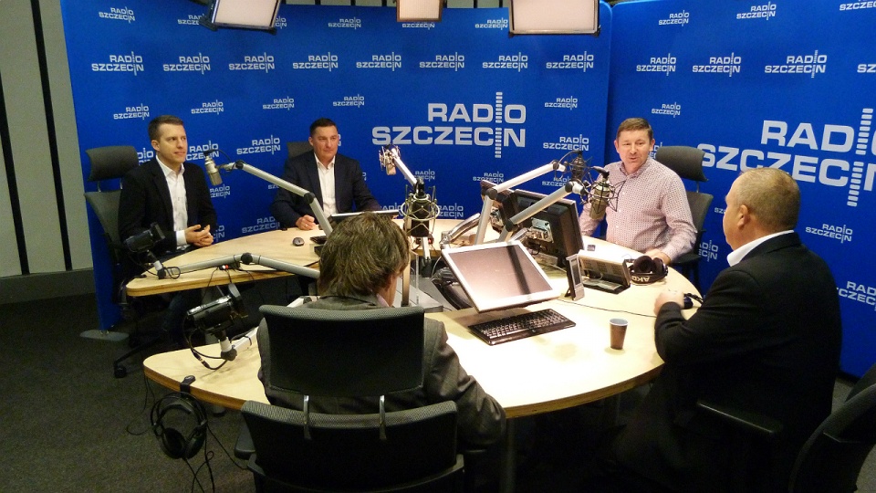 Goście kawiarenki politycznej. Fot. Łukasz Rabikowski [Radio Szczecin]