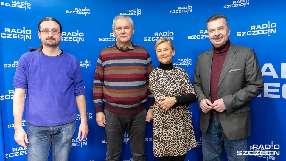 Goście niedzielnej "Kawiarenki politycznej" w Radiu Szczecin i prowadzący - red. Andrzej Kutys. Fot. Robert Stachnik [Radio Szczecin]