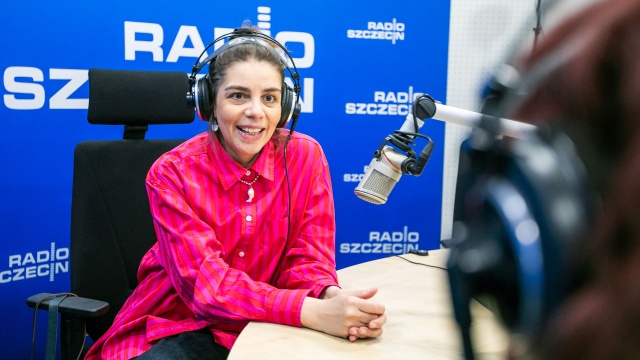 Marita Albán Juárez udziela wywiadu Dorocie Zamolskiej. Fot. Weronika Łyczywek [Radio Szczecin] Marita Albán Juárez. „Jazmines” rarytasem na rynku płytowym [ROZMOWA z ARTYSTKĄ, ZDJĘCIA]