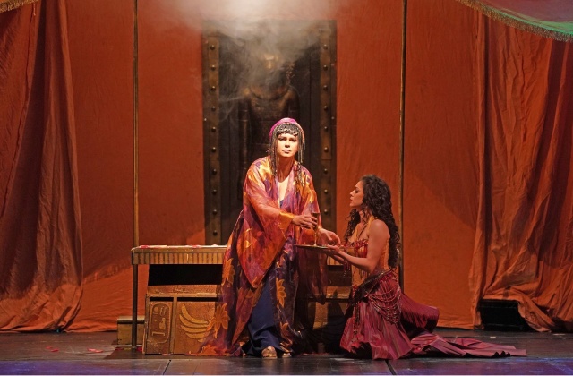 Olga Maroszek w roli Amneris w Operze „Aida” G. Verdiego w Teatrze Wielkim w Łodzi. Fot. Joanna Miklaszewska. Źródło: https://www.facebook.com/photo/?fbid=1110912734398011&set=pcb.1110918461064105 Olga Maroszek | „Zachwyt Pani Ireny Santor moją osobą jest dla mnie najwyższym wyróżnieniem” [ROZMOWA ze ŚPIEWACZKĄ, ZDJĘCIA]