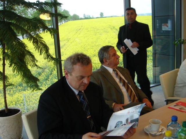 Fot. Zdzislaw Tararako 03.JPG [22.05.2010] Rolnictwo na terenach podgórskich