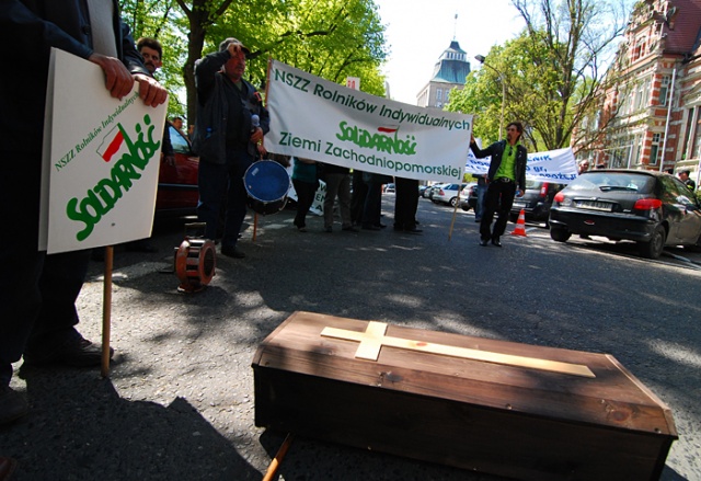 Protest rolnikow w centrum Szczecina - fot. Lukasz Szelemej 18.JPG 