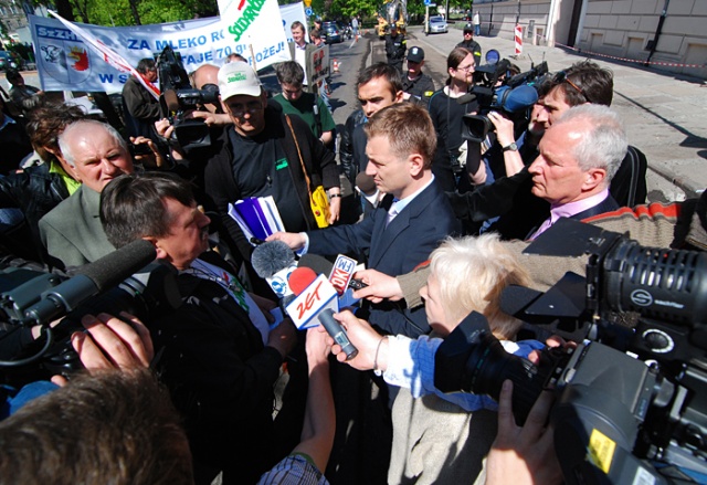 Protest rolnikow w centrum Szczecina - fot. Lukasz Szelemej 12.JPG 