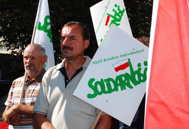Protest Rolnikow Indywidualnych w Szczecinie - fot. Lukasz Szelemej 02.JPG 