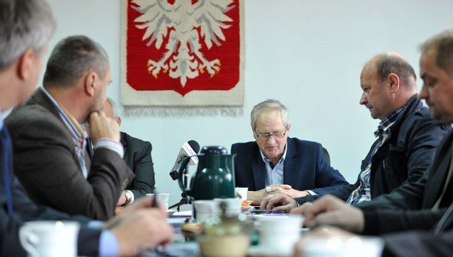 Nowy szef szczecińskiej Agencji Nieruchomości Rolnych spotkał się z rolnikami. Fot. Łukasz Szełemej [Radio Szczecin] Nowy dyrektor zapewnia, że nie złamie postanowień [ZDJĘCIA, WIDEO]