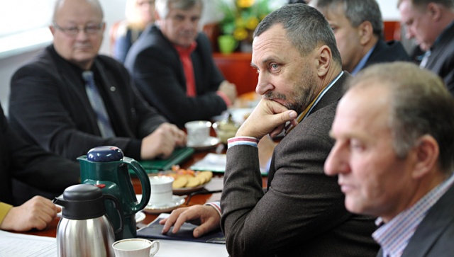Nowy szef szczecińskiej Agencji Nieruchomości Rolnych spotkał się z rolnikami. Fot. Łukasz Szełemej [Radio Szczecin] Nowy dyrektor zapewnia, że nie złamie postanowień [ZDJĘCIA, WIDEO]
