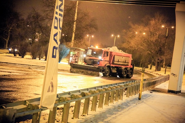 W środę Radio Szczecin częstuje wszystkich przechodniów kawą o smaku orzechowym na Basenie Górniczym. Fot. Paweł Płocharski [Radio Szczecin] Kawa od Radia Szczecin na Basenie Górniczym [ZDJĘCIA]