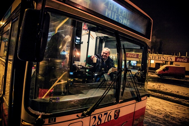 W środę Radio Szczecin częstuje wszystkich przechodniów kawą o smaku orzechowym na Basenie Górniczym. Fot. Paweł Płocharski [Radio Szczecin] Kawa od Radia Szczecin na Basenie Górniczym [ZDJĘCIA]