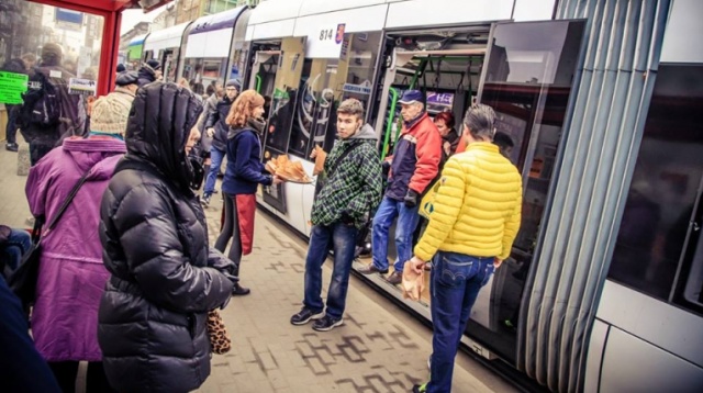 Półtora tysiąca pączków rozdało Radio Szczecin na ulicach miasta. Fot. Paweł Płocharski [Radio Szczecin] Gorące pączki od Radia Szczecin. Idealne na Tłusty Czwartek [ZDJĘCIA, WIDEO]