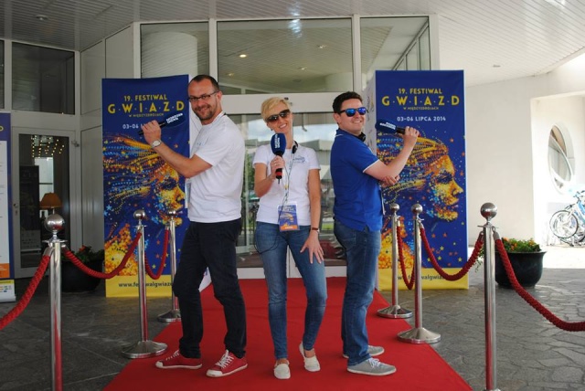 Odsłonięcie odcisków dłoni artystów będzie najważniejszym punktem festiwalu Gwiazd w Międzyzdrojach. Fot. Piotr Sikora [Radio Szczecin] Gwiazdy zjechały nad morze. Rozpoczyna się festiwal [ZDJĘCIA]