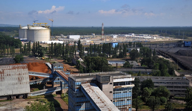 Terminal LNG. Fot. Łukasz Szełemej [Radio Szczecin] Trwają testy w terminalu LNG. Byliśmy na budowie [ZDJĘCIA, WIDEO]