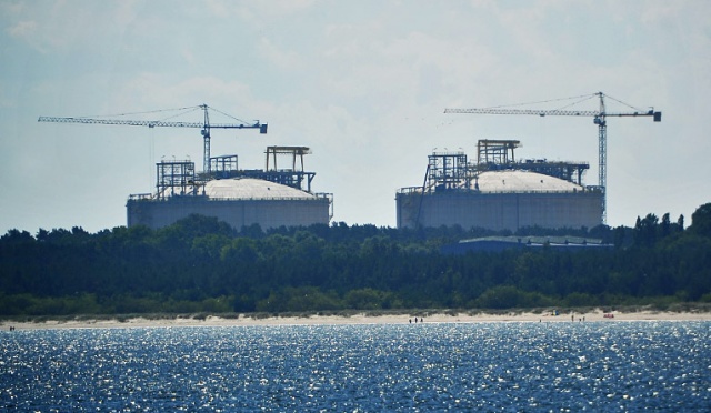 Terminal LNG. Fot. Łukasz Szełemej [Radio Szczecin] Trwają testy w terminalu LNG. Byliśmy na budowie [ZDJĘCIA, WIDEO]