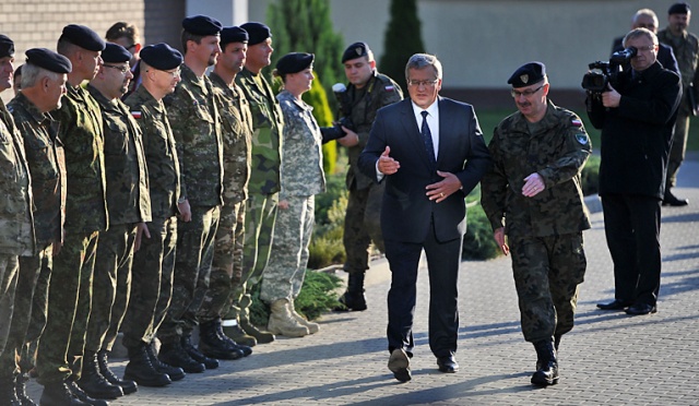W obliczu rosyjskiej agresji, NATO musiało zmienić priorytety - mówił podczas konferencji w Koszarach Bałtyckich w Szczecinie prezydent Bronisław Komorowski. Fot. Łukasz Szełemej [Radio Szczecin] O priorytetach Sojuszu mówił w Koszarach Bałtyckich prezydent RP [ZDJĘCIA, WIDEO]