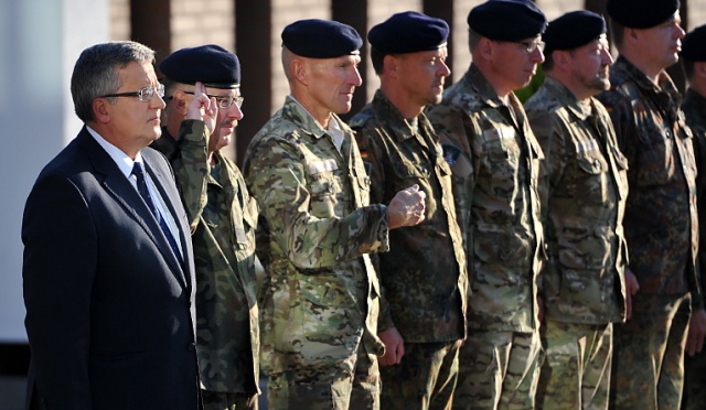 W obliczu rosyjskiej agresji, NATO musiało zmienić priorytety - mówił podczas konferencji w Koszarach Bałtyckich w Szczecinie prezydent Bronisław Komorowski. Fot. Łukasz Szełemej [Radio Szczecin] O priorytetach Sojuszu mówił w Koszarach Bałtyckich prezydent RP [ZDJĘCIA, WIDEO]