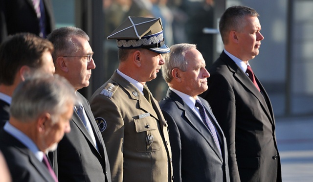 W obliczu rosyjskiej agresji, NATO musiało zmienić priorytety - mówił podczas konferencji w Koszarach Bałtyckich w Szczecinie prezydent Bronisław Komorowski. Fot. Łukasz Szełemej [Radio Szczecin] O priorytetach Sojuszu mówił w Koszarach Bałtyckich prezydent RP [ZDJĘCIA, WIDEO]