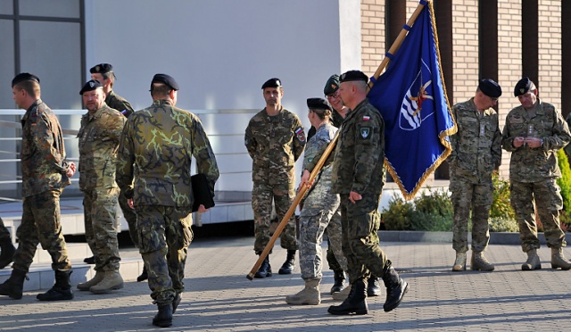 W obliczu rosyjskiej agresji, NATO musiało zmienić priorytety - mówił podczas konferencji w Koszarach Bałtyckich w Szczecinie prezydent Bronisław Komorowski. Fot. Łukasz Szełemej [Radio Szczecin] O priorytetach Sojuszu mówił w Koszarach Bałtyckich prezydent RP [ZDJĘCIA, WIDEO]