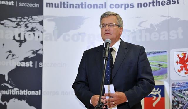 W obliczu rosyjskiej agresji, NATO musiało zmienić priorytety - mówił podczas konferencji w Koszarach Bałtyckich w Szczecinie prezydent Bronisław Komorowski. Fot. Łukasz Szełemej [Radio Szczecin] O priorytetach Sojuszu mówił w Koszarach Bałtyckich prezydent RP [ZDJĘCIA, WIDEO]