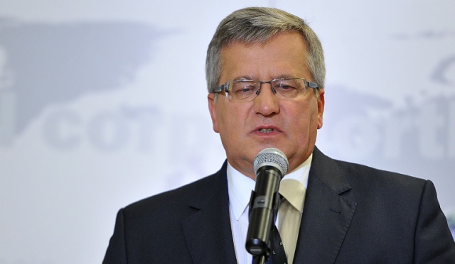 W obliczu rosyjskiej agresji, NATO musiało zmienić priorytety - mówił podczas konferencji w Koszarach Bałtyckich w Szczecinie prezydent Bronisław Komorowski. Fot. Łukasz Szełemej [Radio Szczecin] O priorytetach Sojuszu mówił w Koszarach Bałtyckich prezydent RP [ZDJĘCIA, WIDEO]