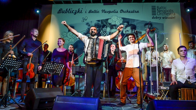 Zespół Bubliczki i Baltic Neopolis Orchestra wystąpił wspólnie w studio koncertowym Radia Szczecin im. Jana Szyrockiego. Fot. Jarosław Gaszyński [Radio Szczecin] Bałkańskie brzmienia w Radiu Szczecin [WIDEO, ZDJĘCIA]