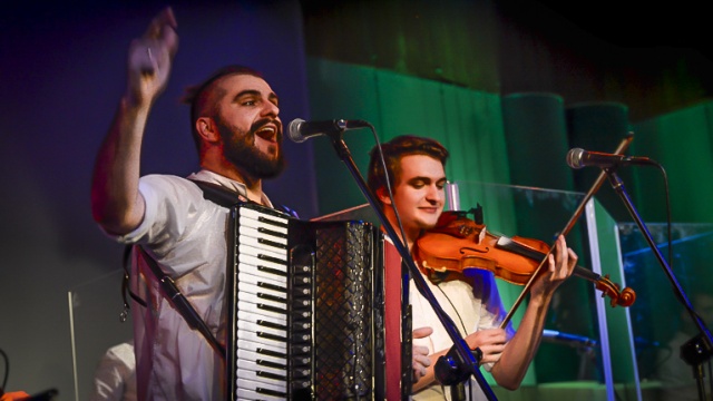 Zespół Bubliczki i Baltic Neopolis Orchestra wystąpił wspólnie w studio koncertowym Radia Szczecin im. Jana Szyrockiego. Fot. Jarosław Gaszyński [Radio Szczecin] Bałkańskie brzmienia w Radiu Szczecin [WIDEO, ZDJĘCIA]