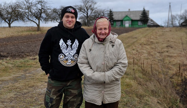 2014-12-21 - Wojciech Woźniak i pani Aleksandra. FinaŁ akcji Paczka dla Rodaka i Bohatera na Kresach. Fot. Łukasz Szełemej [Radio Szczecin] To był rekordowy rok. 2014 w obiektywie Radia Szczecin [ZDJĘCIA, WIDEO]