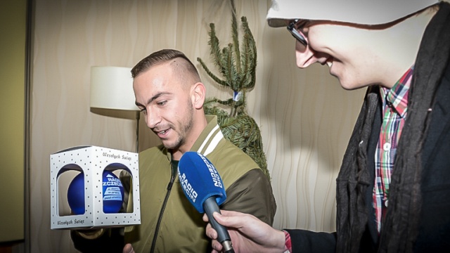 21 słuchaczy wygrało choinki w konkursie Radia Szczecin. Fot. Jarosław Gaszyński [Radio Szczecin] Wyśpiewali choinki w Radiu Szczecin [DUŻO ZDJĘĆ]