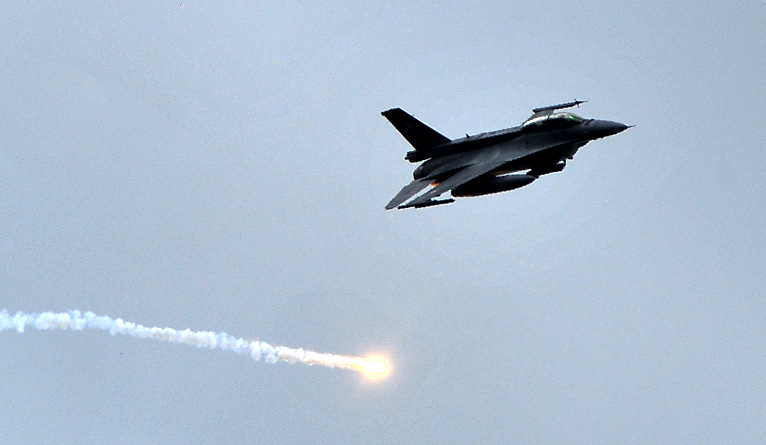Pierwsza kobieta w Polsce została pilotem samolotu F-16 z 32. Bazy Lotnictwa Taktycznego w Łasku. Kolejna kobieta, która będzie pilotować amerykańskie myśliwce, jest w trakcie szkolenia.