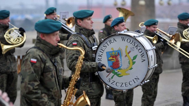 Fot. Łukasz Szełemej [Radio Szczecin] Wojskowi NATO świętowali na Wałach. "Rośnie znaczenie jednostki" [ZDJĘCIA, WIDEO]