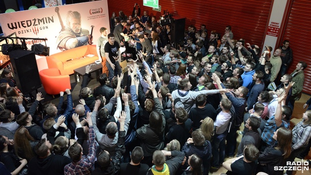 Szczecińska premiera gry Wiedźmin III: Dziki Gon. Fot. Michał Król [Radio Szczecin] Tłumy na nocnej premierze polskiej gry Wiedźmin III: Dziki Gon [ZDJĘCIA, WIDEO]