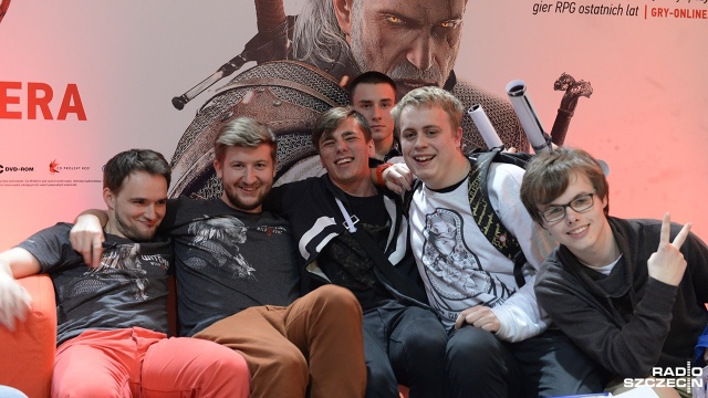 Szczecińska premiera gry Wiedźmin III: Dziki Gon. Fot. Michał Król [Radio Szczecin] Tłumy na nocnej premierze polskiej gry Wiedźmin III: Dziki Gon [ZDJĘCIA, WIDEO]