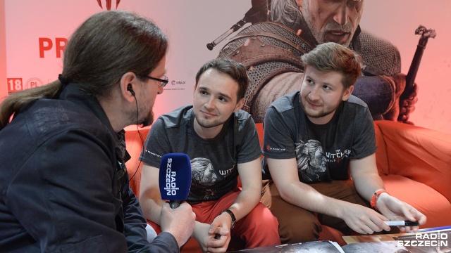 Szczecińska premiera gry Wiedźmin III: Dziki Gon. Fot. Michał Król [Radio Szczecin] Tłumy na nocnej premierze polskiej gry Wiedźmin III: Dziki Gon [ZDJĘCIA, WIDEO]