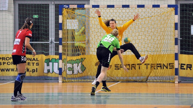 W środę szczecinianki przegrały w Elblągu ze Startem 20:24 w trzecim meczu o trzecie miejsce w Superlidze. Fot. Adrian Sajko/info.elblag.pl Baltica przegrała w Elblągu. Walka o brąz trwa [ZDJĘCIA, WIDEO]