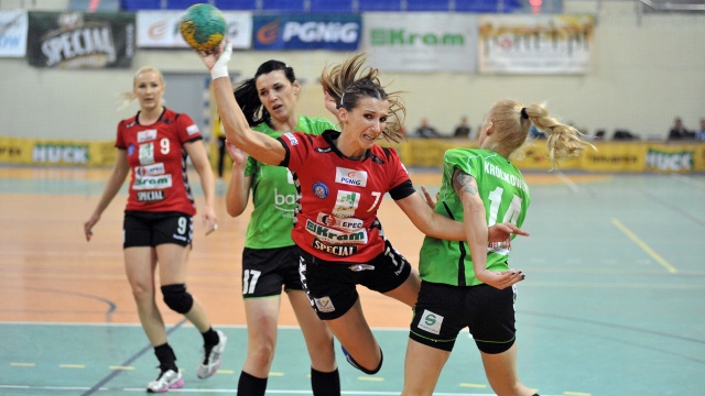 W środę szczecinianki przegrały w Elblągu ze Startem 20:24 w trzecim meczu o trzecie miejsce w Superlidze. Fot. Adrian Sajko/info.elblag.pl Baltica przegrała w Elblągu. Walka o brąz trwa [ZDJĘCIA, WIDEO]